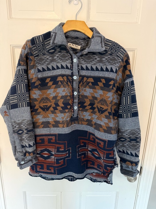 We The Free Tops - Women’s We The Free Arizona Sky 
buttoned pullover in Navy, Brown & Gray, XS